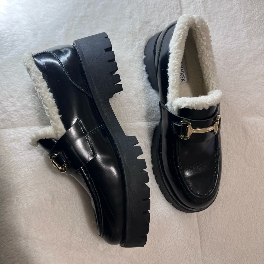 Steve Madden Black Loafers with Gold Detail size 7.5 - Picture 8 of 11